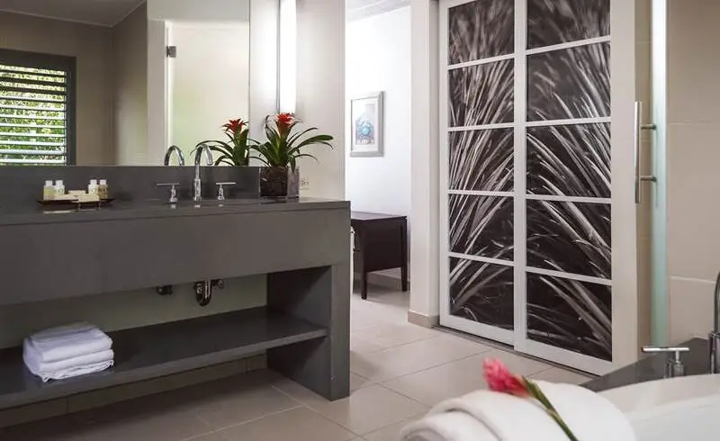 Ocean-Suite-Bathroom