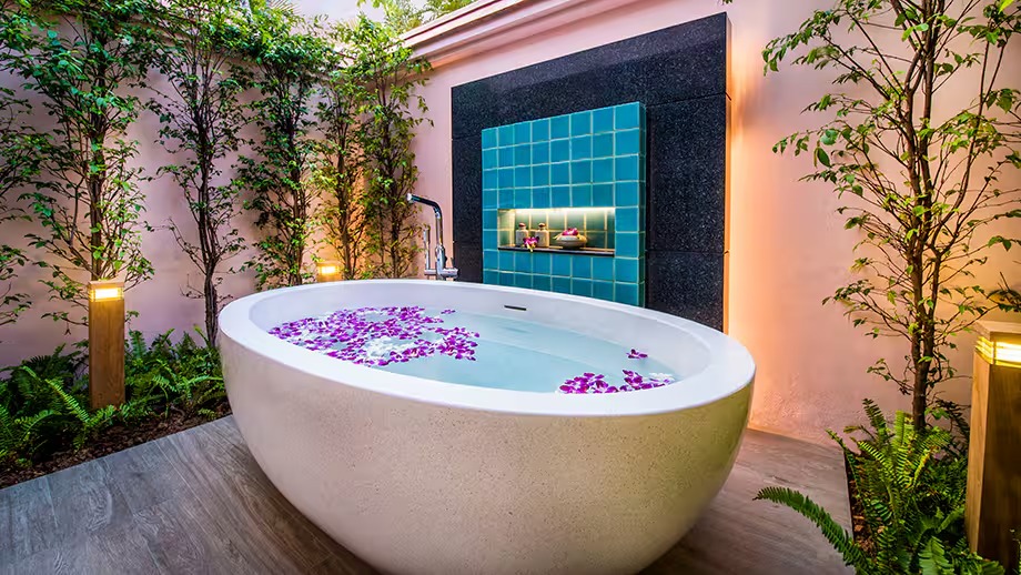 banyan-pool-villa-exterior-bathtub