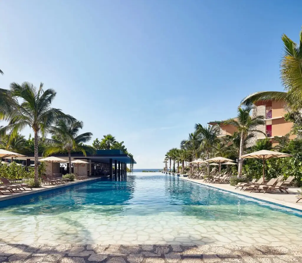 Oceanfront Infinity Pool – Relaxation Redefined