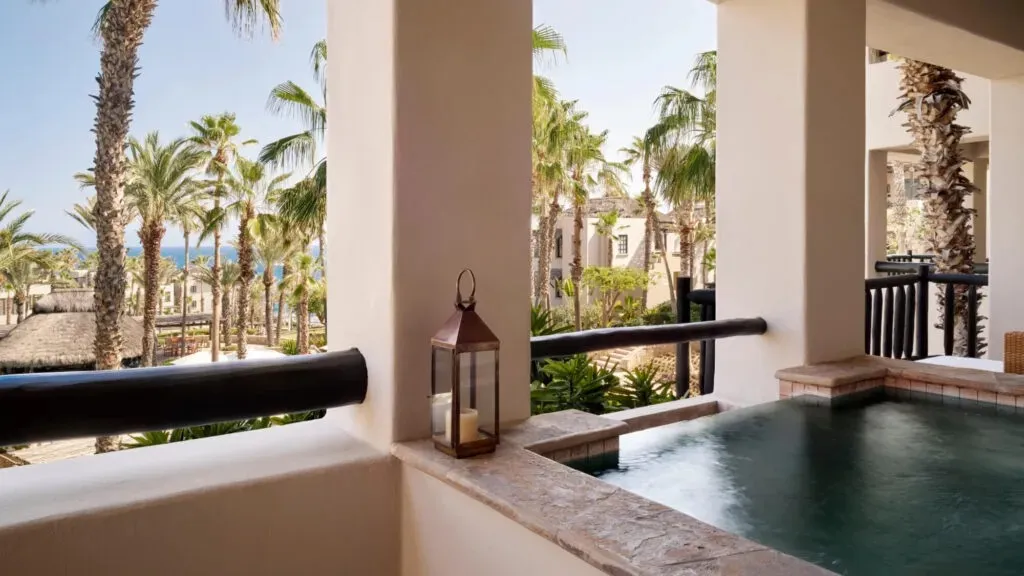 Esperanza luxury resort and coastal scenery in Mexico